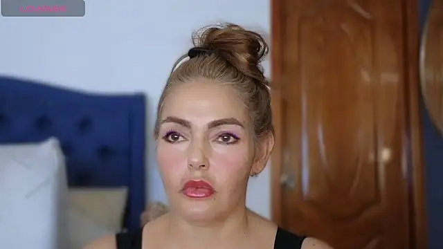 Snapshot of QueenYsuRey chatting on March 2025 03:25:02 PM QueenYsuRey online show from March 2025 03:25:02 PM