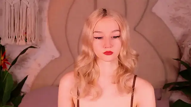 NaomiLoys online show from January 2026 11:03:01 AM