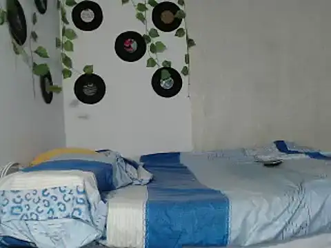 Snapshot of Hannafoster chatting on December 2024 10:19:01 PM Hannafoster online show from December 2024 10:19:01 PM