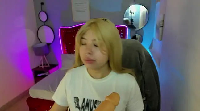 Snapshot of Namiko_Park chatting on February 2025 03:57:02 PM Namiko Park online show from February 2025 03:57:02 PM