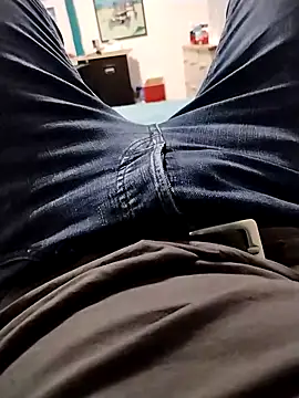 JulesG18 online show from April 2026 08:10:01 PM