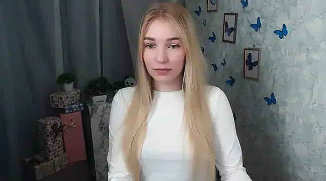 Snapshot of Queen_ofLove chatting on December 2024 11:26:01 AM Queen ofLove online show from December 2024 11:26:01 AM