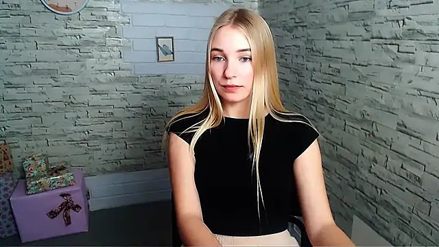 Snapshot of Queen_ofLove chatting on December 2024 07:48:02 PM Queen ofLove online show from December 2024 07:48:02 PM