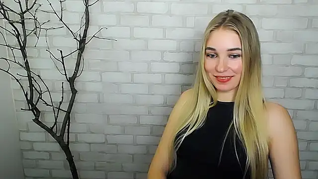 Snapshot of Queen_ofLove chatting on December 2024 08:14:02 PM Queen ofLove online show from December 2024 08:14:02 PM