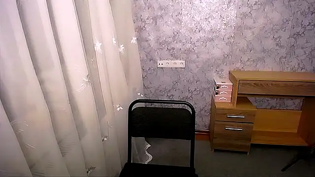 Snapshot of Queen_ofLove chatting on December 2024 01:56:02 PM Queen ofLove online show from December 2024 01:56:02 PM