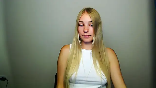 Snapshot of Queen_ofLove chatting on September 2025 06:31:02 PM Queen ofLove online show from September 2025 06:31:02 PM