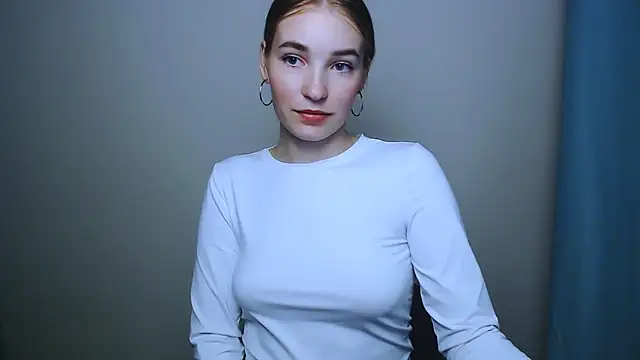 Snapshot of Queen_ofLove chatting on November 2025 08:00:01 PM Queen ofLove online show from November 2025 08:00:01 PM