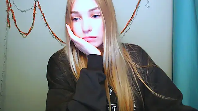 Snapshot of Queen_ofLove chatting on December 2025 02:44:02 PM Queen ofLove online show from December 2025 02:44:02 PM