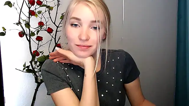 Queen ofLove online show from April 2026 12:11:02 PM