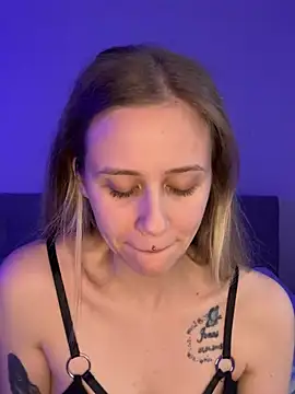 Snapshot of lunawolf21 chatting on January 2025 07:38:02 AM lunawolf21 online show from January 2025 07:38:02 AM