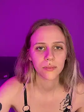 Snapshot of lunawolf21 chatting on January 2025 07:31:02 AM lunawolf21 online show from January 2025 07:31:02 AM