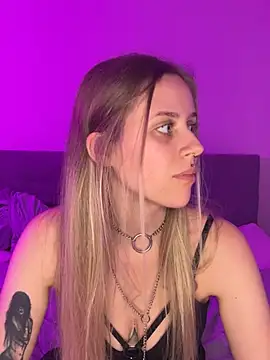 Snapshot of lunawolf21 chatting on January 2025 07:50:02 PM lunawolf21 online show from January 2025 07:50:02 PM