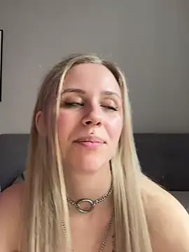 Snapshot of lunawolf21 chatting on February 2025 07:00:01 AM lunawolf21 online show from February 2025 07:00:01 AM