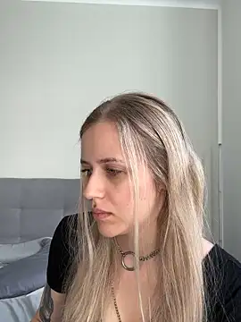 Snapshot of lunawolf21 chatting on March 2025 08:02:01 AM lunawolf21 online show from March 2025 08:02:01 AM