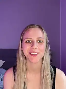 Snapshot of lunawolf21 chatting on March 2025 08:15:01 AM lunawolf21 online show from March 2025 08:15:01 AM