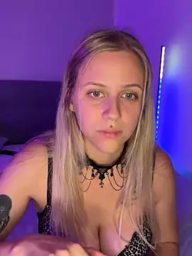 Snapshot of lunawolf21 chatting on October 2025 07:42:02 PM lunawolf21 online show from October 2025 07:42:02 PM