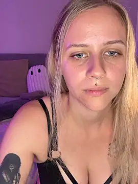 Snapshot of lunawolf21 chatting on October 2025 09:07:01 AM lunawolf21 online show from October 2025 09:07:01 AM