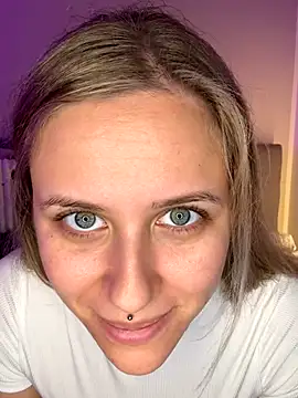 Snapshot of lunawolf21 chatting on October 2025 07:07:02 AM lunawolf21 online show from October 2025 07:07:02 AM