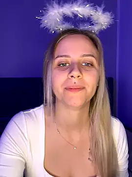 Snapshot of lunawolf21 chatting on December 2025 07:39:01 AM lunawolf21 online show from December 2025 07:39:01 AM