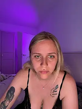 lunawolf21 online show from July 2026 06:47:02 AM