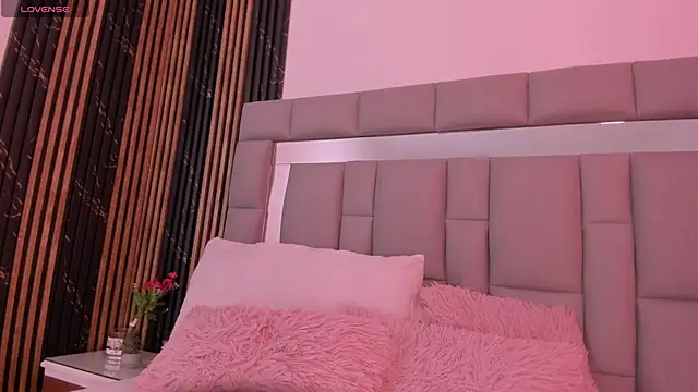 vivianne scott online show from October 2025 12:39:01 PM