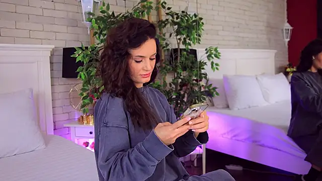 Snapshot of CarlaWhite chatting on October 2025 04:29:02 AM CarlaWhite online show from October 2025 04:29:02 AM