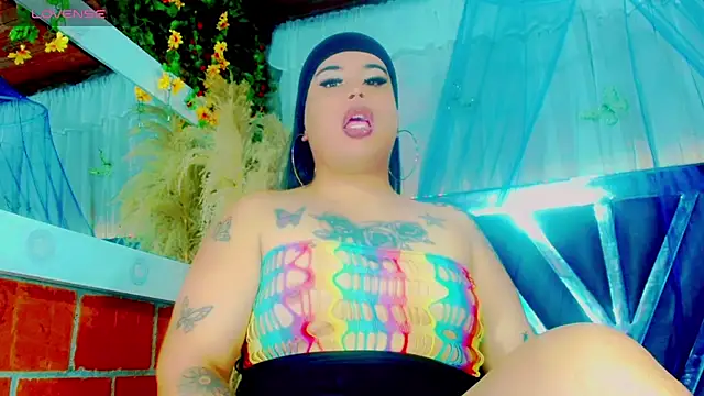 nauthyvalentina online show from May 2026 06:04:02 PM