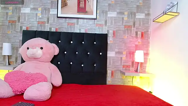 Snapshot of couple_lovelyds chatting on January 2025 01:00:01 PM couple lovelyds online show from January 2025 01:00:01 PM