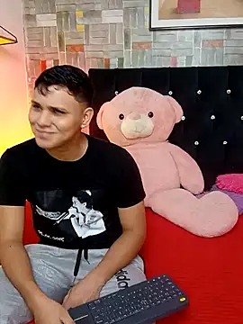 Snapshot of couple_lovelyds chatting on February 2025 12:55:01 PM couple lovelyds online show from February 2025 12:55:01 PM