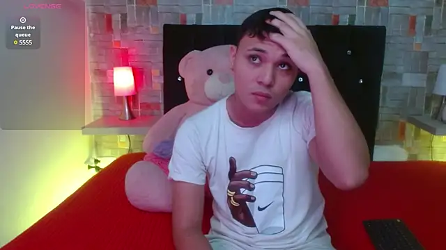 Snapshot of couple_lovelyds chatting on February 2025 12:37:02 PM couple lovelyds online show from February 2025 12:37:02 PM