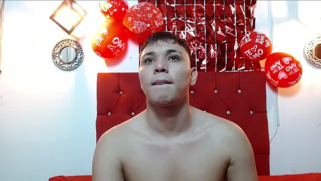 Snapshot of couple_lovelyds chatting on February 2025 03:41:02 PM couple lovelyds online show from February 2025 03:41:02 PM