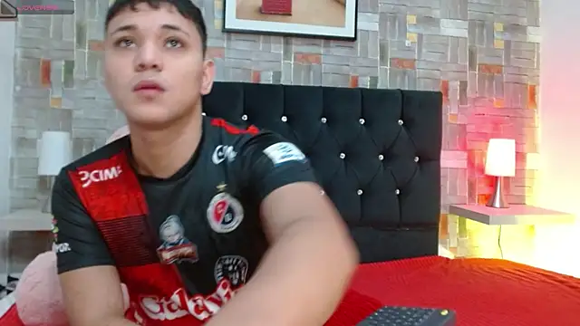 Snapshot of couple_lovelyds chatting on February 2025 12:34:01 PM couple lovelyds online show from February 2025 12:34:01 PM