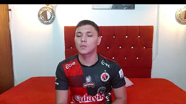 Snapshot of couple_lovelyds chatting on March 2025 06:44:02 PM couple lovelyds online show from March 2025 06:44:02 PM