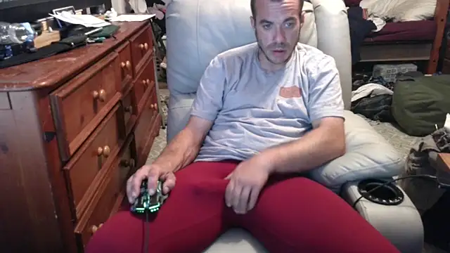 ScubaStevex online show from October 2025 11:12:02 PM