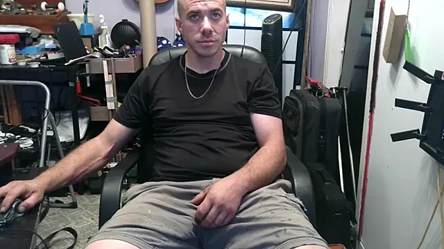 ScubaStevex online show from November 2025 01:12:02 PM