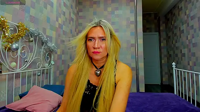 Luna  Lewis online show from January 2025 08:06:01 AM