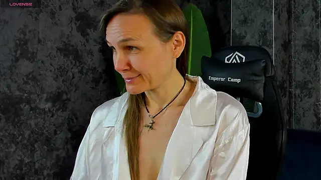 Lillian White online show from May 2026 01:03:02 AM