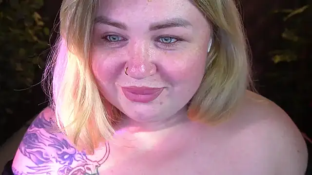 ZaraReignn online show from May 2026 07:55:02 PM