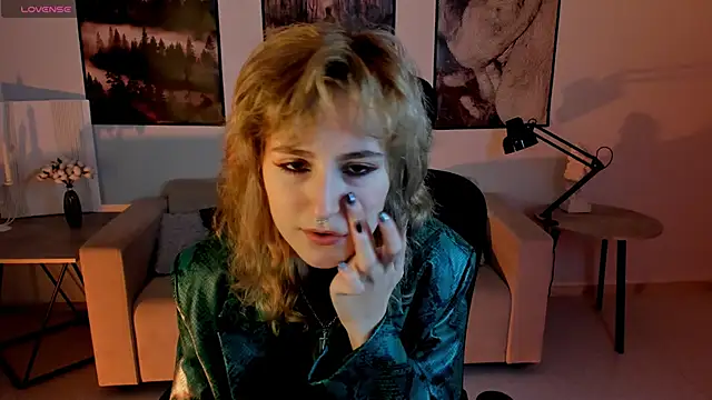 LuxRayi online show from December 2024 03:05:02 PM