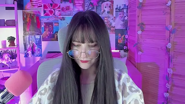 LuxRayi online show from February 2025 08:53:01 PM