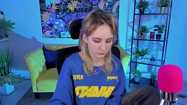 LuxRayi online show from February 2025 09:20:02 PM