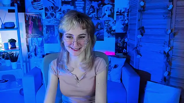 LuxRayi online show from March 2025 06:33:01 PM