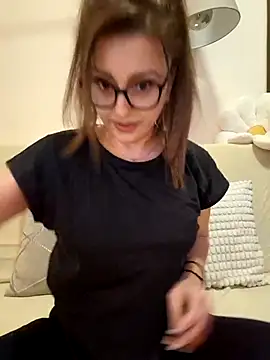 Snapshot of Eelleen chatting on February 2026 02:21:01 PM Eelleen online show from February 2026 02:21:01 PM