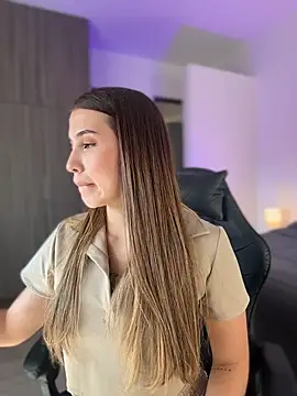 Snapshot of SophieRaily_ chatting on November 2025 06:07:02 PM SophieRaily online show from November 2025 06:07:02 PM