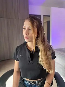 Snapshot of SophieRaily_ chatting on December 2025 04:35:02 PM SophieRaily online show from December 2025 04:35:02 PM