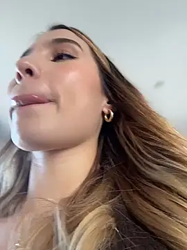 Snapshot of SophieRaily_ chatting on January 2026 08:45:01 PM SophieRaily online show from January 2026 08:45:01 PM