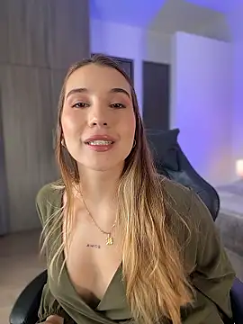 Snapshot of SophieRaily_ chatting on January 2026 08:58:01 PM SophieRaily online show from January 2026 08:58:01 PM