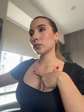 Snapshot of SophieRaily_ chatting on January 2026 08:58:01 PM SophieRaily online show from January 2026 08:58:01 PM