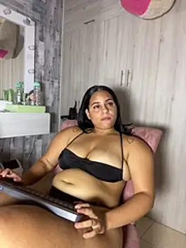 Snapshot of Violetrousse chatting on June 2026 12:54:01 AM Violetrousse online show from June 2026 12:54:01 AM