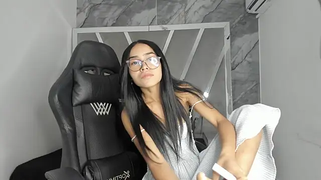 Mia petite01 online show from May 2026 09:11:02 PM